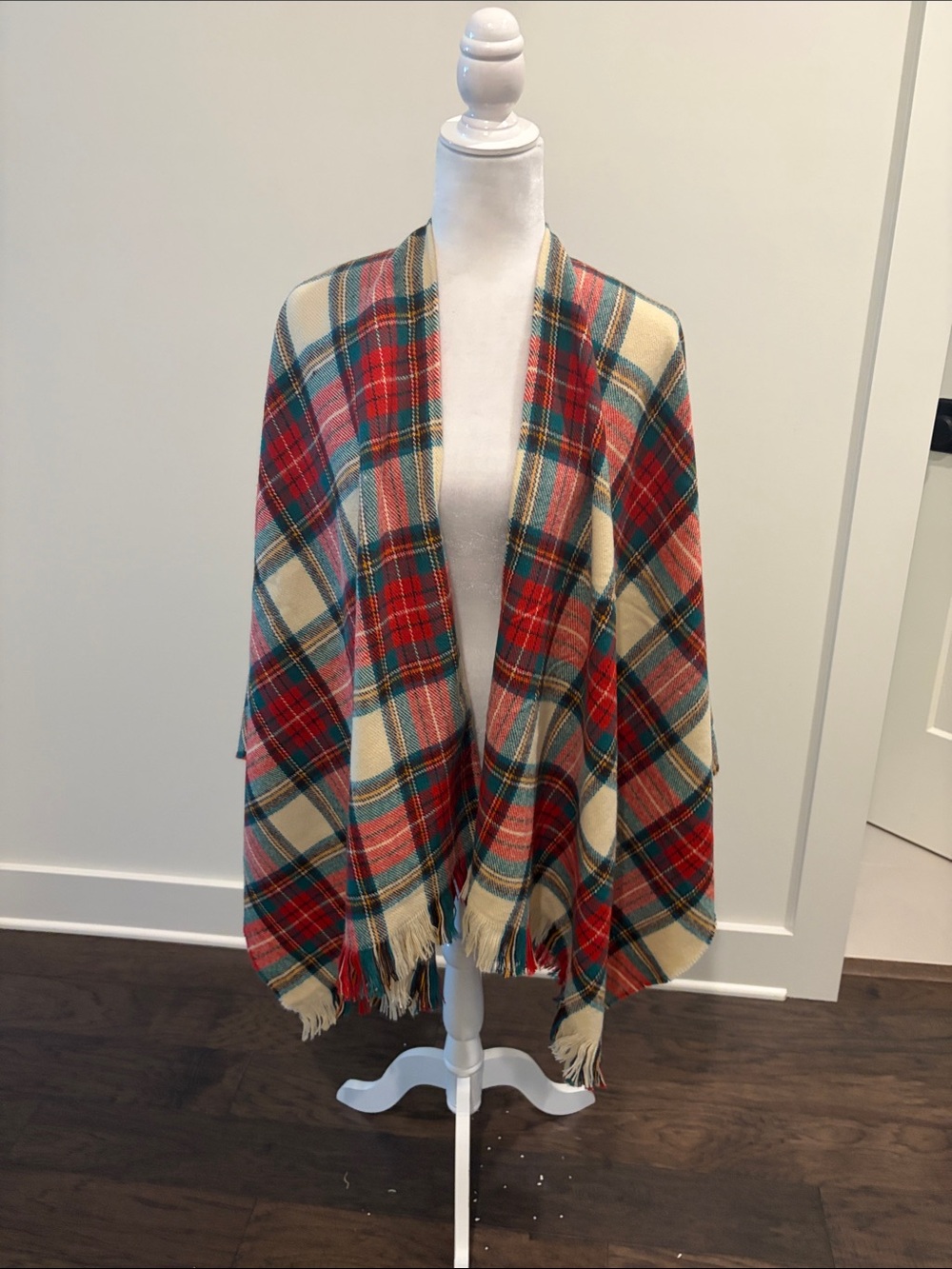 New With Tags Tuckernuck David & Young Plaid Wrap